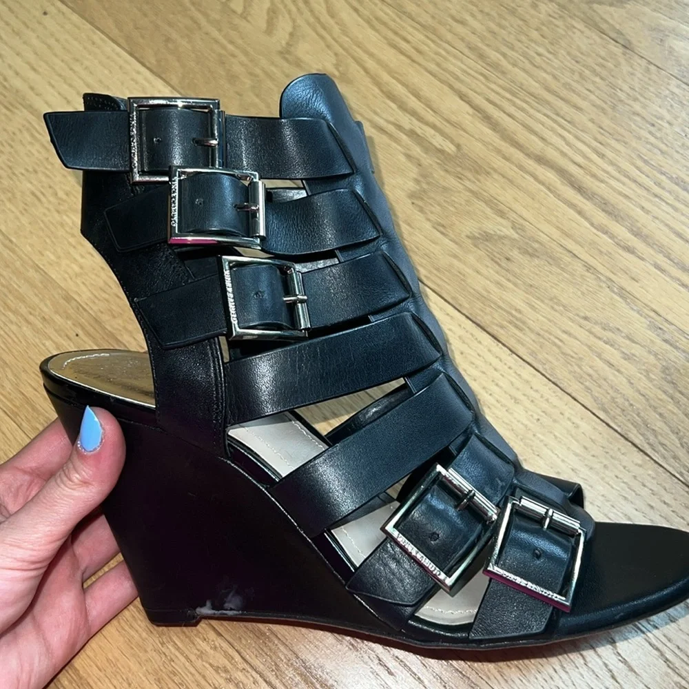 Vince Camuto Black Strappy Gladiator Wedge Sandals with Buckles – Size 8.5M - Picture 5 of 12